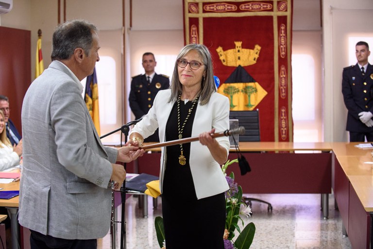 El moment en què Assumpció Castellví ha rebut el bastó de comandament