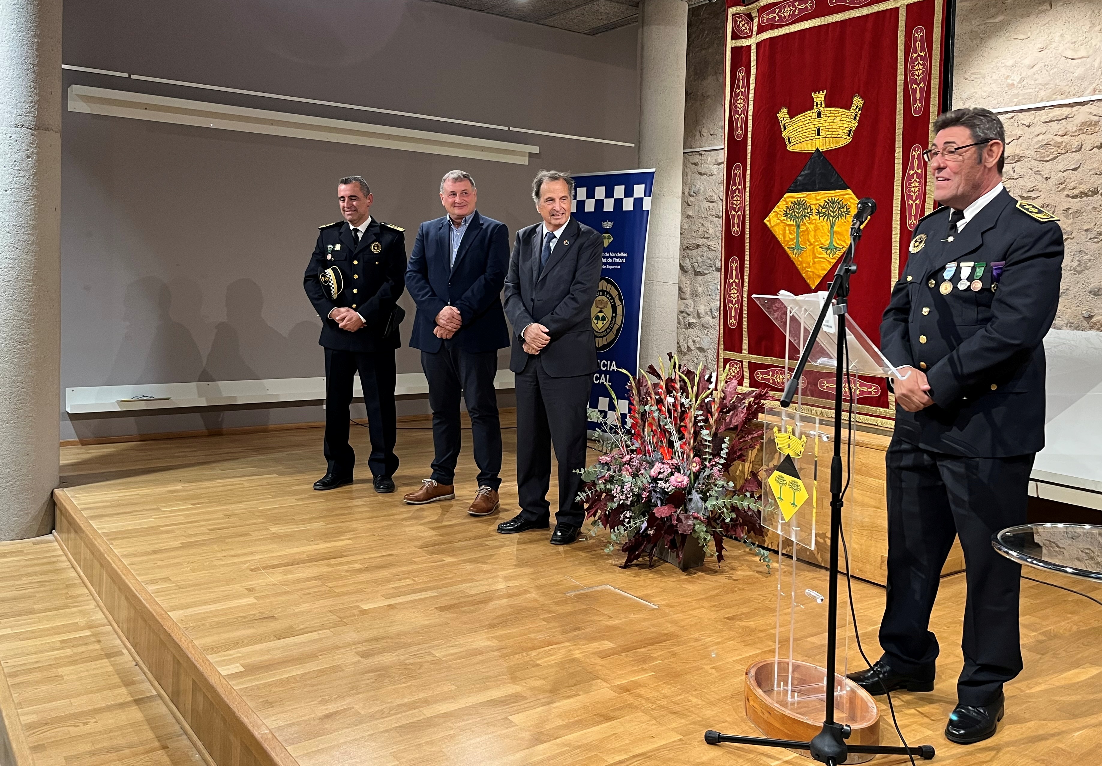 L’Ajuntament de Vandellòs i l’Hospitalet de l’Infant agraeix a sotsinspector en cap Jordi Jiménez la seva tasca a la Policia Local