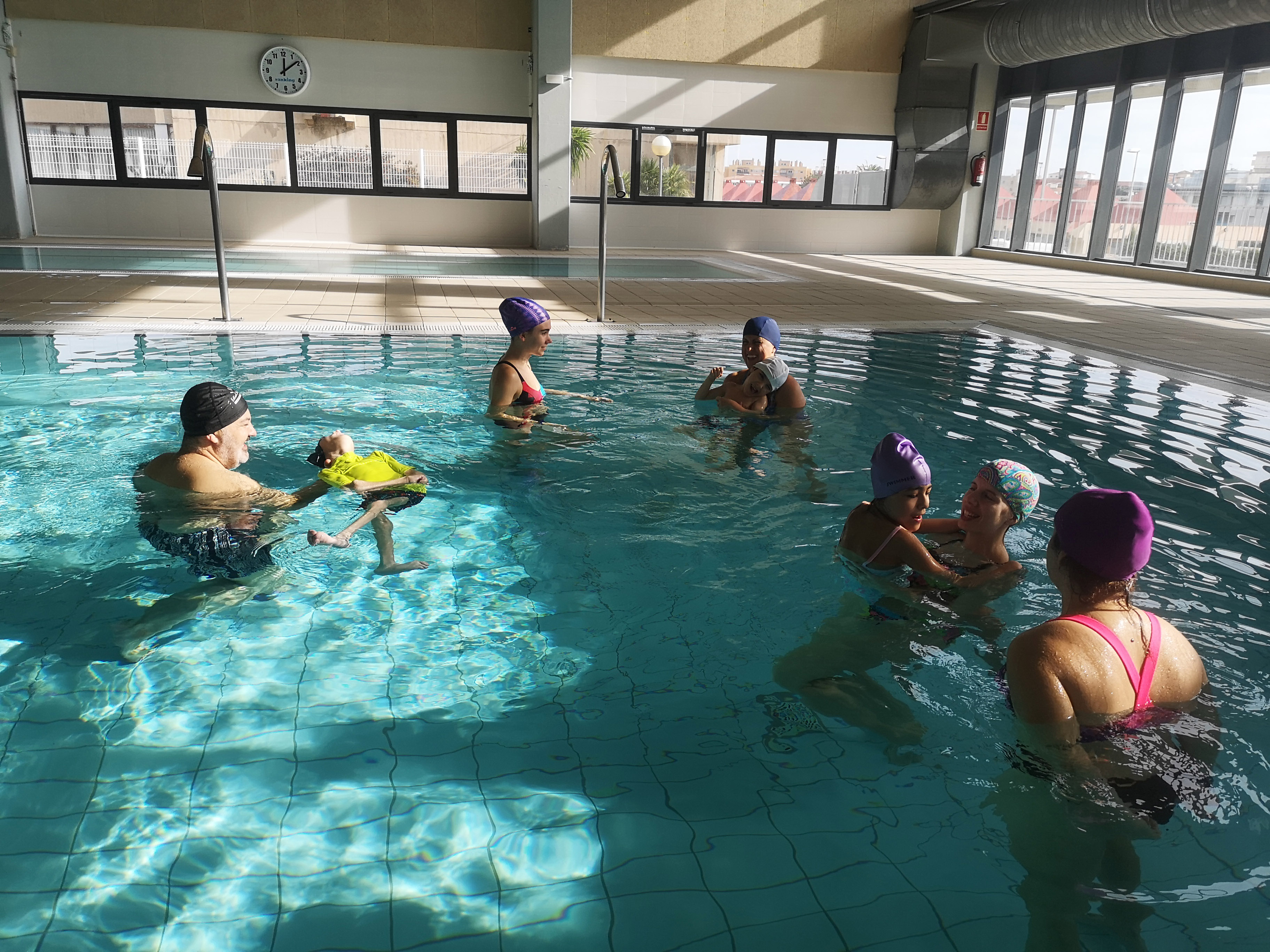 L’Ajuntament de Vandellòs i l’Hospitalet de l’Infant cedeix la piscina coberta a diverses entitats per a fins terapèutics