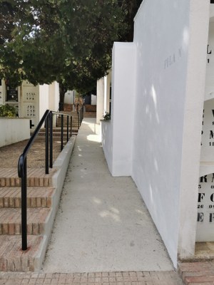 Imatge de les noves rampes del cementiri de Vandellòs