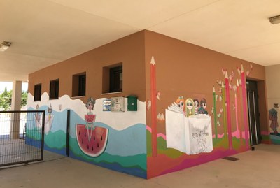 Una part del mural que ha pintat l'artista local Evelyn Roca