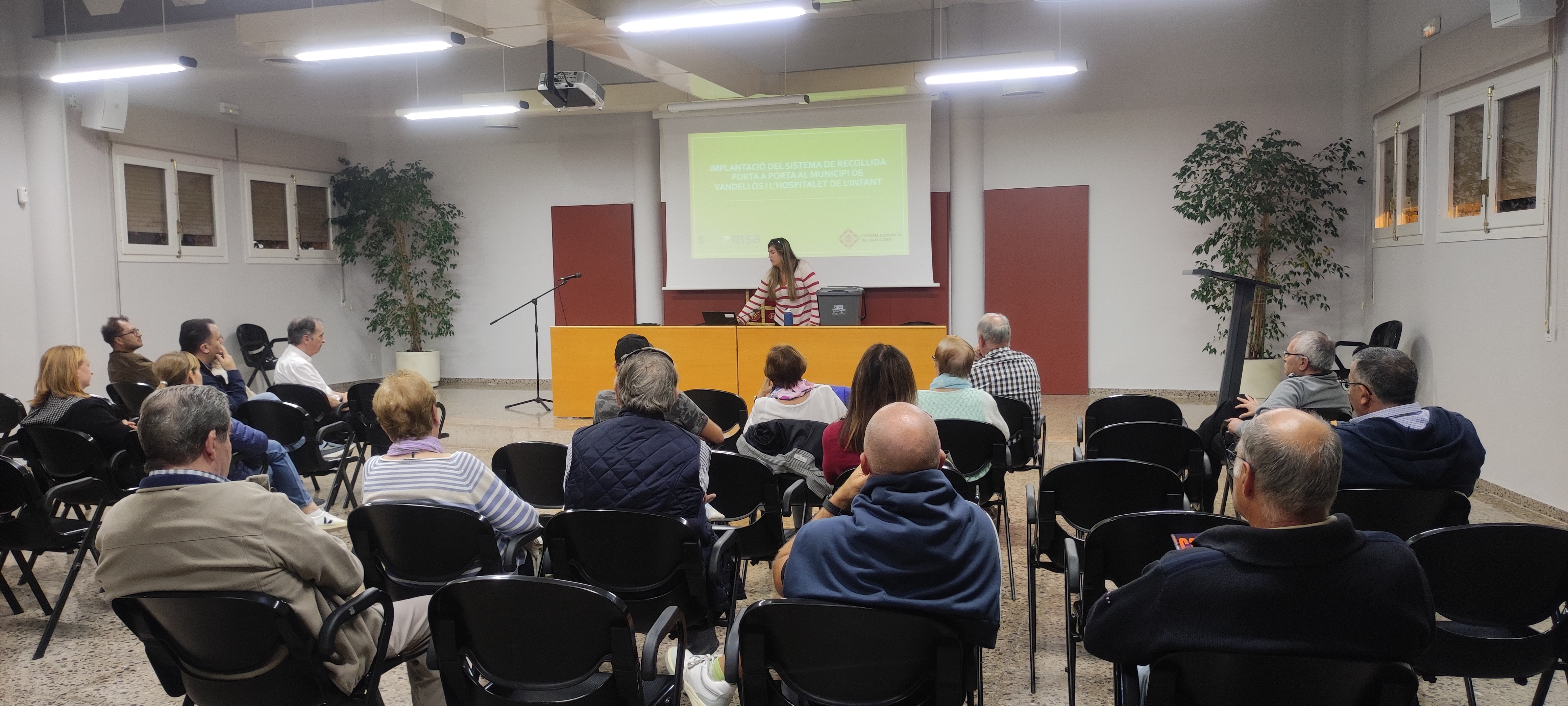 Imatge de la reunió informativa a l'Hospitalet de l'Infant