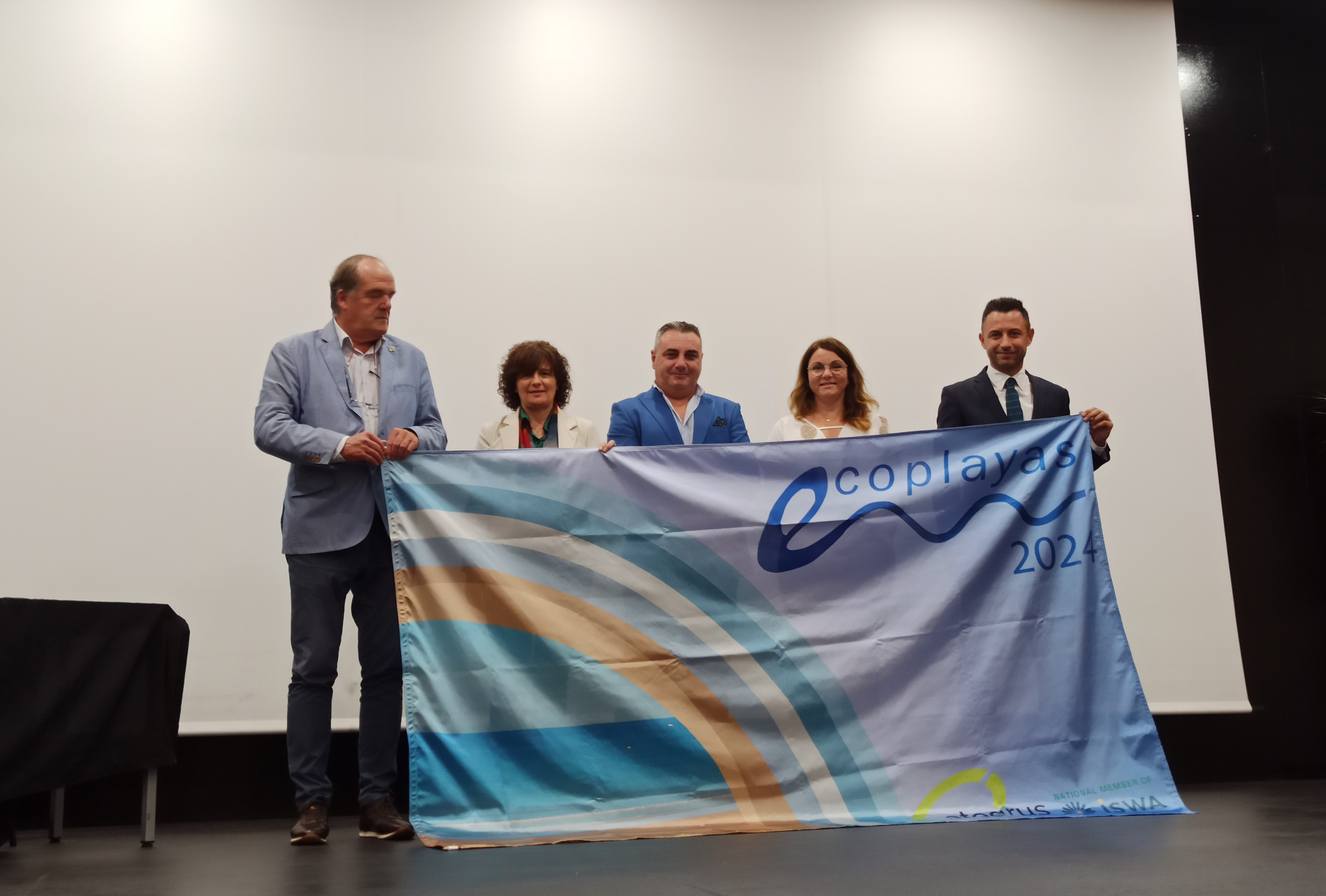 Les platges de Vandellòs i l’Hospitalet de l’Infant, guardonades amb la Bandera Ecoplayas 2024