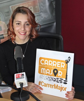 La periodista Ariadna de la Calle, que condueix el programa Carrer Major