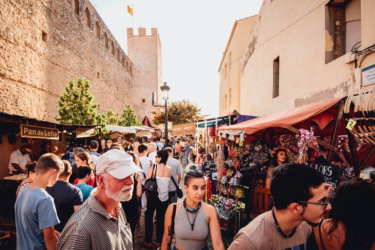 El Mercat Medieval atreu persones de totes les edats