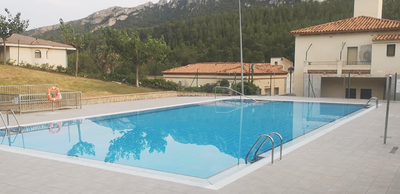 Imatge de la piscina descoberta de Masriudoms