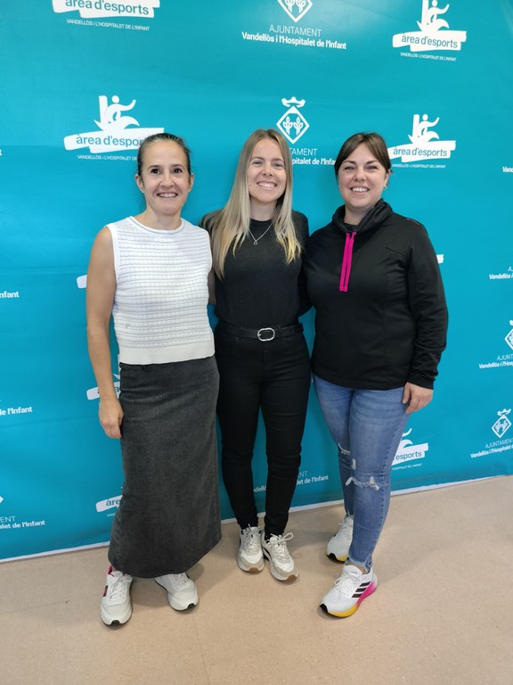 La regidora Yolanda Marqués amb les representants de l'associació ESTEMAQUI