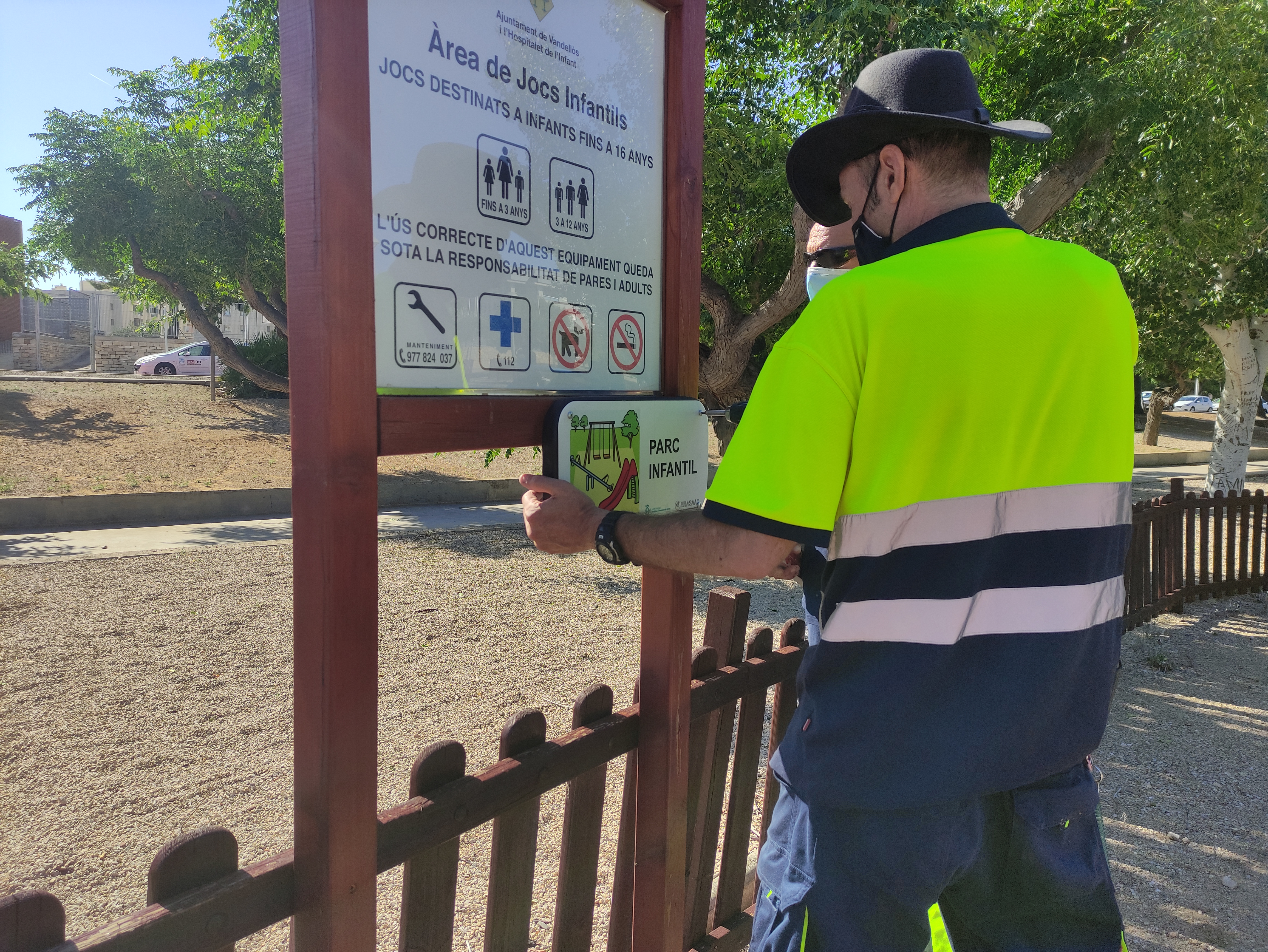 L’Ajuntament de Vandellòs i l’Hospitalet de l’Infant ha instal•lat senyalització viària inclusiva al municipi