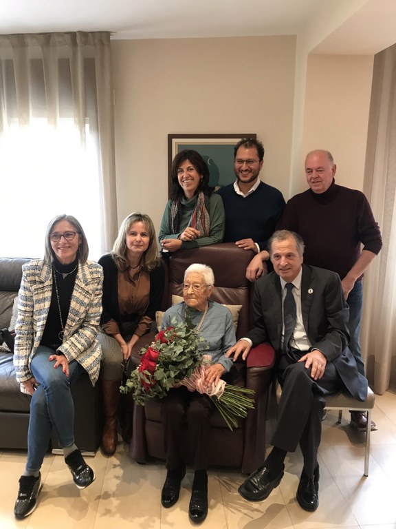 L'homenatjada amb l'alcalde i diversos regidors i regidores