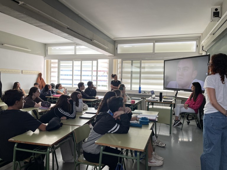 Durant la sessió d'ahir 6 d'octubre, l'alumnat de 4t d'ESO va visionar un vídeo 