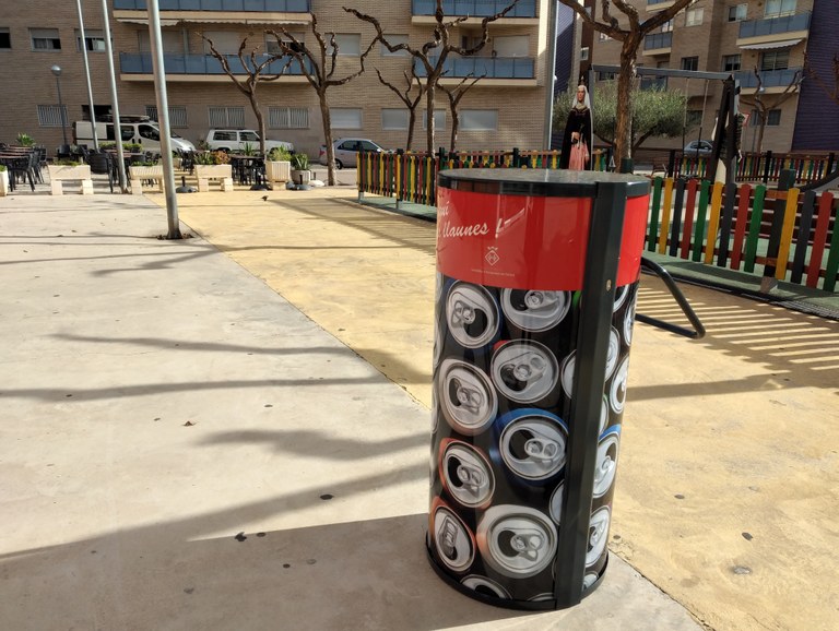 Màquina instal·lada a la Plaça Almadrava de l'Hospitalet de l'Infant