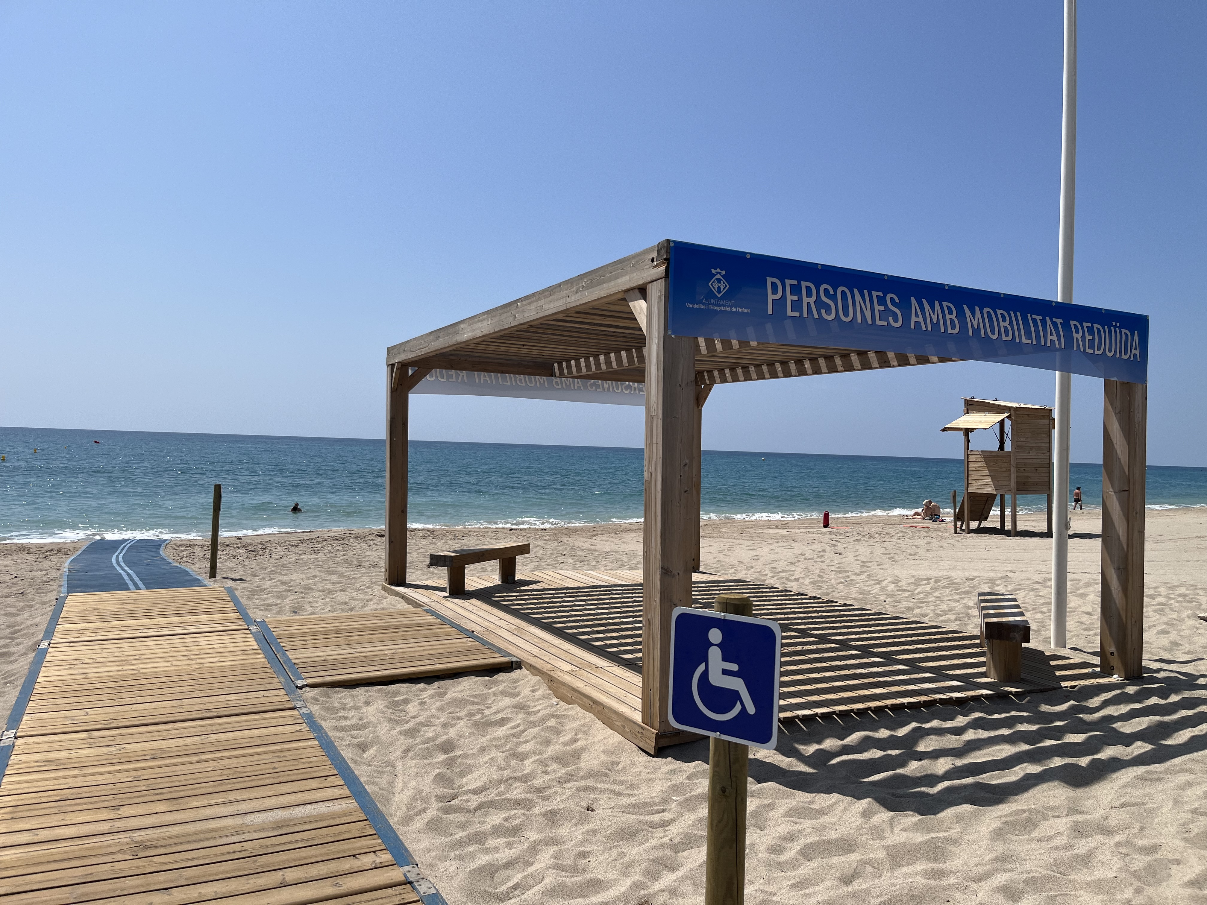 L’Ajuntament de Vandellòs i l’Hospitalet de l’Infant reforça l’accessibilitat a les platges aquest estiu