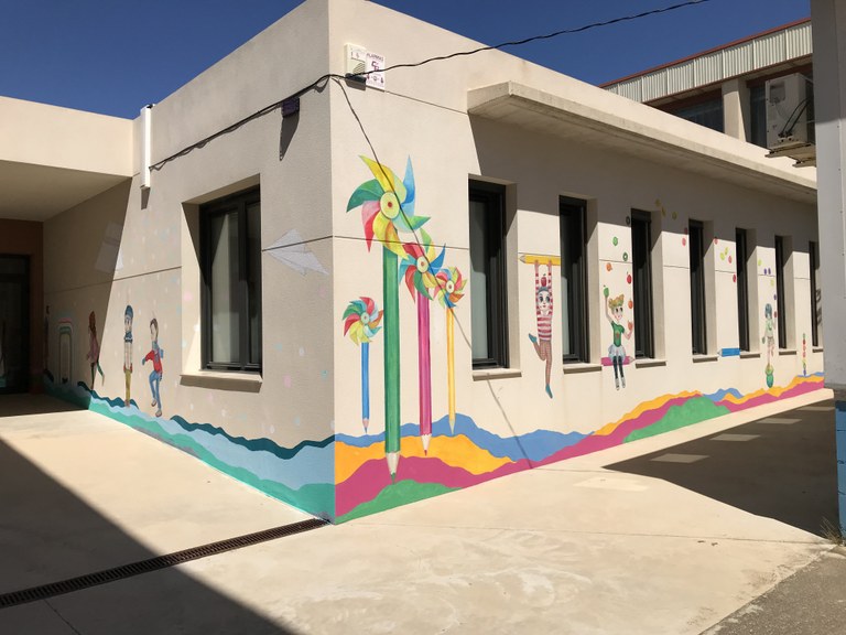 Una part del mural que ha pintat l'artista local Evelyn Roca