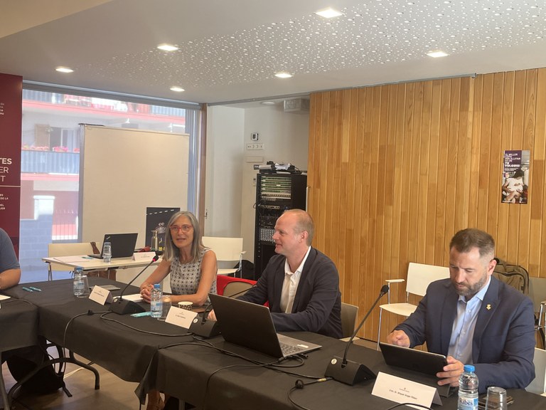El president de l'òrgan, el secretari d'Empresa i Competitivitat; i els vicepresidents (l'alcaldessa de Vandellòs i l'Hospitalet de l'Infant i l'alcalde d'Ascó)