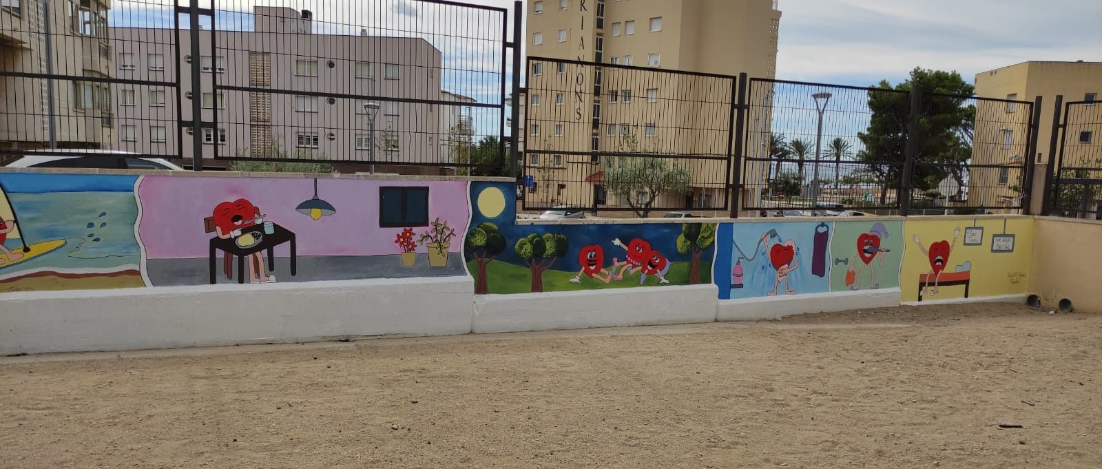 Un fragment del mural pintat a l'Escola Mestral