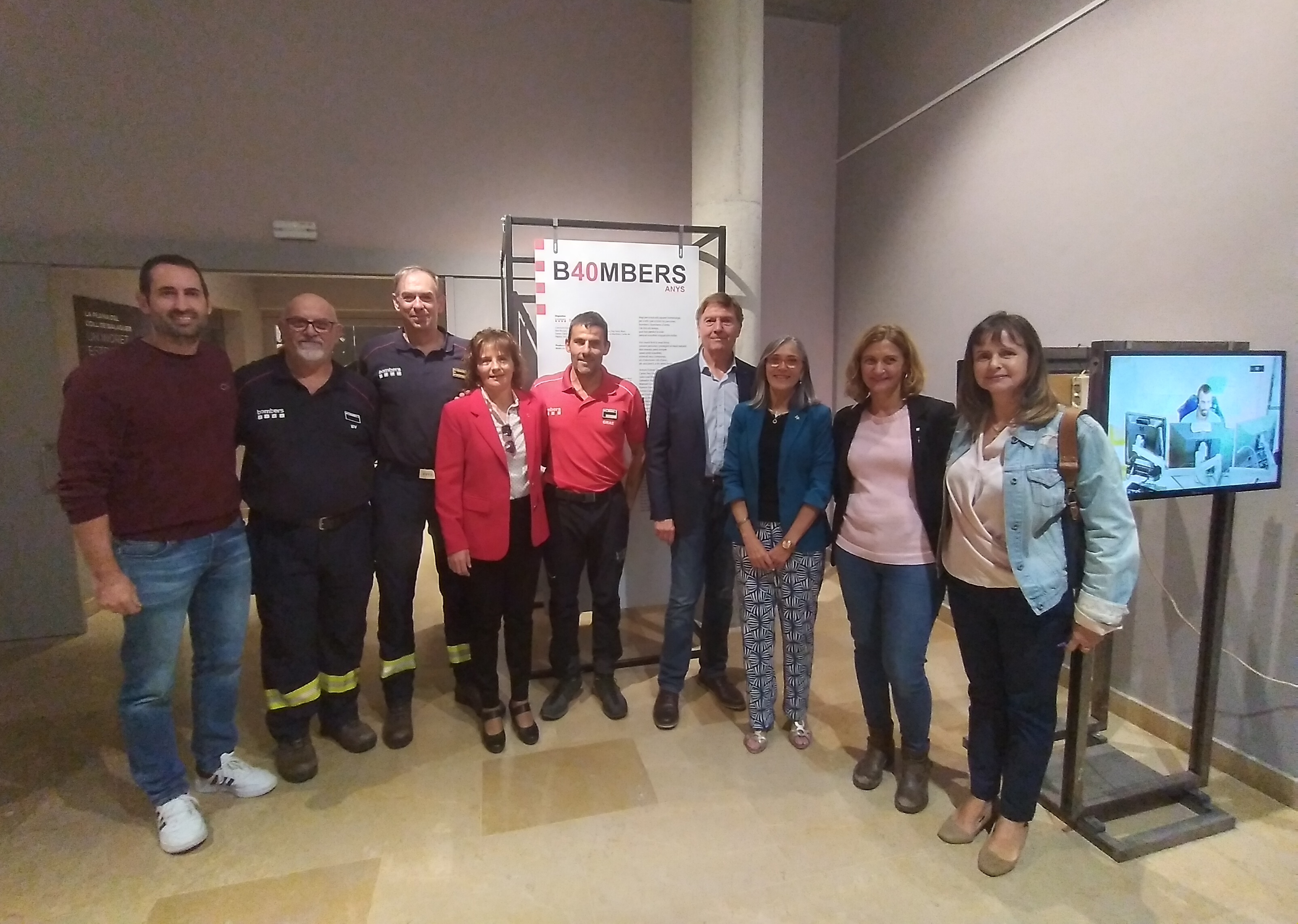 l'exposició la van inaugurar el director general de Prevenció, Extinció d’Incendis i Salvaments, Joan Delort; l’alcaldessa de Vandellòs i l’Hospitalet de l’Infant, Assumpció Castellví; la directora dels Serveis Territorials d’Interior a Tarragona, Eli Llombart; el cap de la Regió d’Emergències de Tarragona, inspector Albert Castellet, i el sergent Josep Farré, bomber, historiador i un dels comissaris de la mostra.