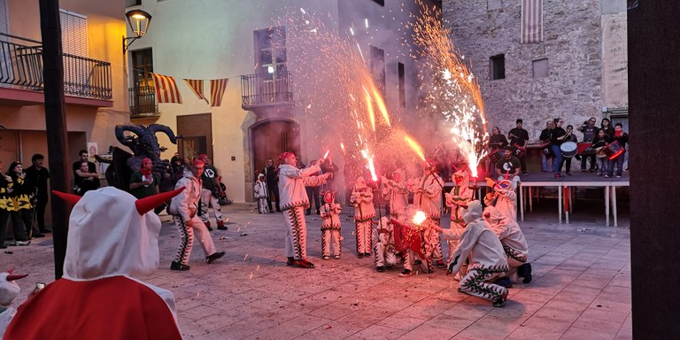 Una imatge dels Diables infantils de Vandellòs que participen en el seguici popular