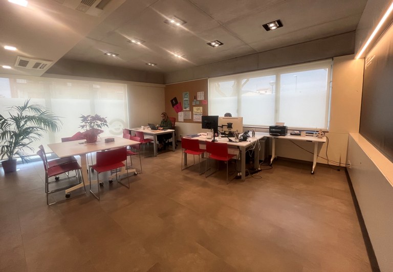 Úna altra imatge de l'interior de la nova oficina.