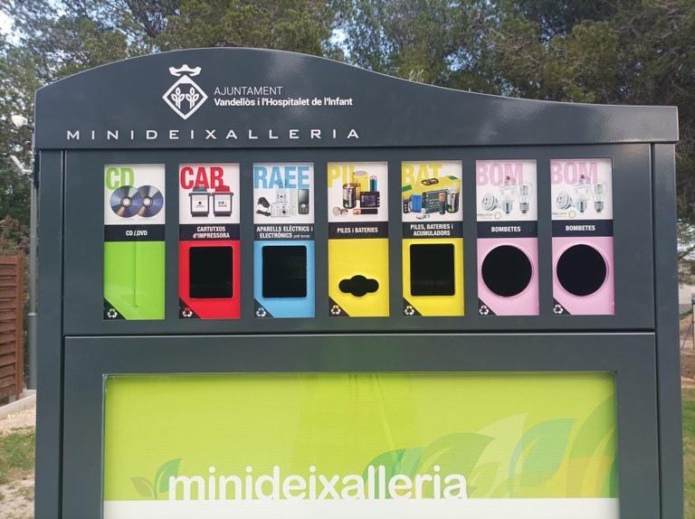 Imatge de detall dels dipòsits que contenen les deixalleries