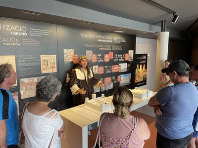 Imatge de la visita teatralitzada a l'Hospital