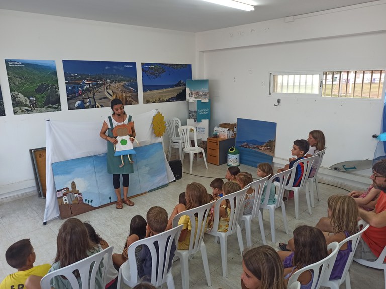 Conta contes sobre els plàstics a l'aula ambiental l'any passat
