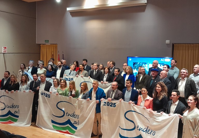 Imatge de grup dels representants dels senders guardonats