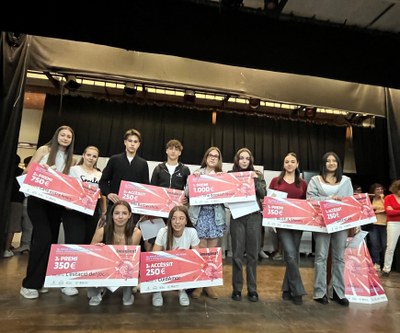 Imatge de grup de tots els alumnes guardonats en la 18a edició