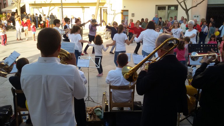 Sardanes a la Plaça Catalunya de l'Hospitalet de l'Infant