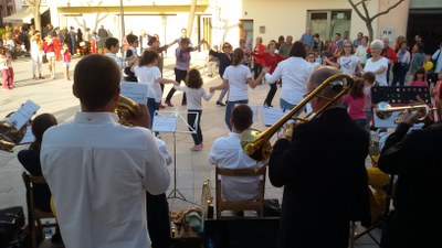 Sardanes a la Plaça Catalunya de l'Hospitalet de l'Infant
