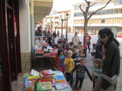 Venda de llibres a l'Hospitalet de l'Infant